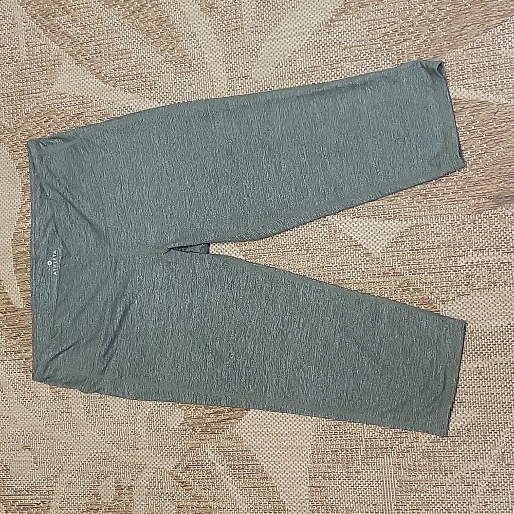 Athleta Heathered Green Capri Leggings